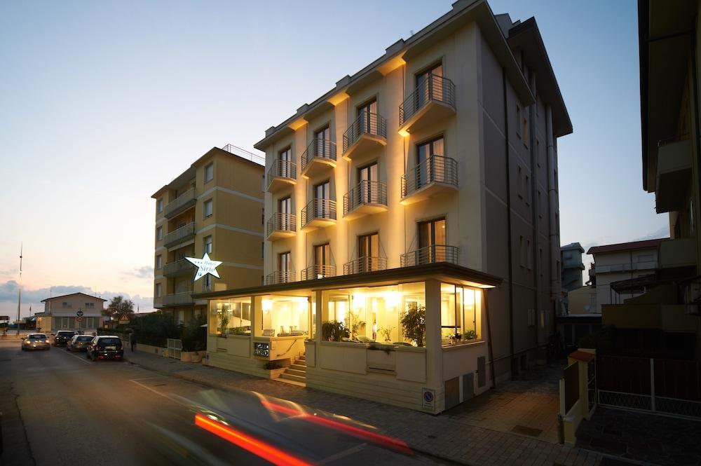 Hotel Sirio Λίντο ντι Καμαϊόρε Εξωτερικό φωτογραφία